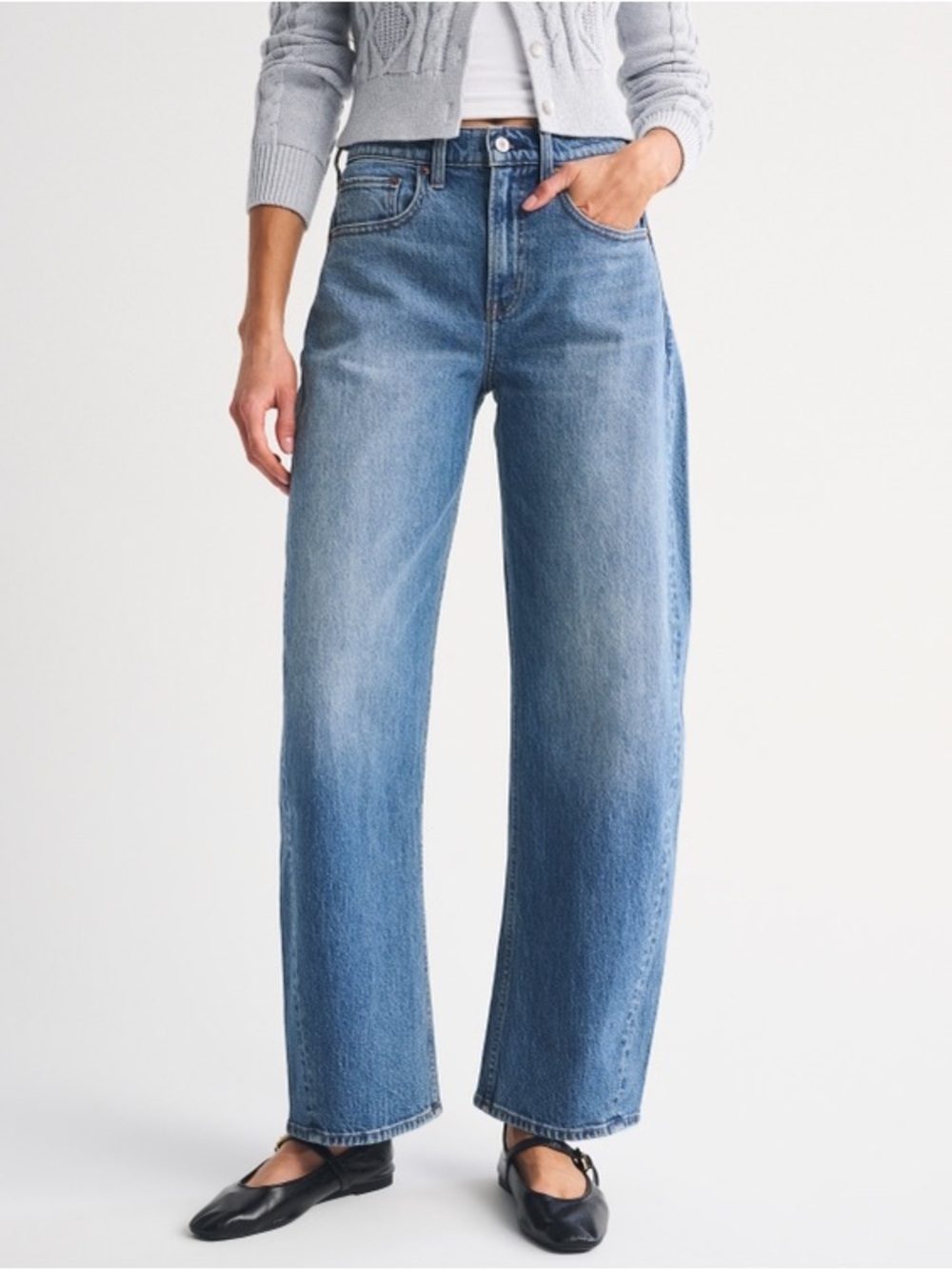 Abercrombie & Fitch High Rise Barrel Jean Curve Love, Clear
Wash Size 29